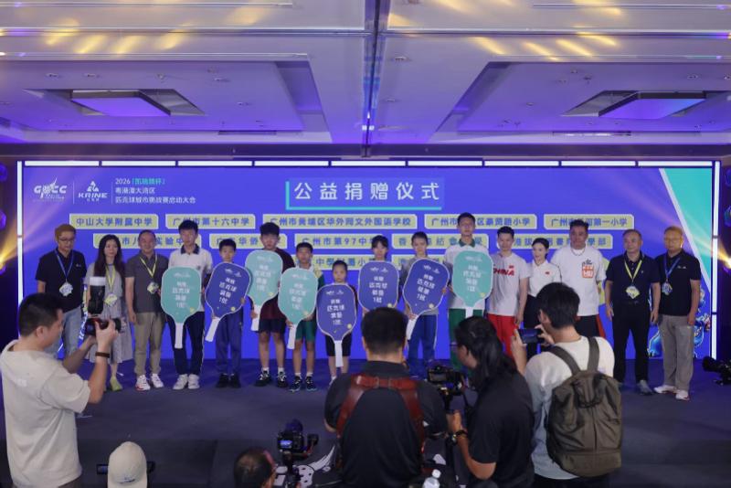 邓弗里斯:我现在不能谈皇马;国米球迷清楚我对国米的感情